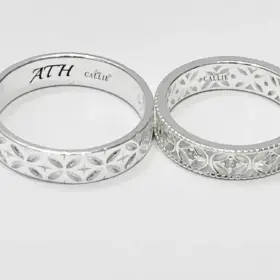 Nhẫn cưới bạc thiết kế khắc hoa văn cổ điển