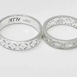 Nhẫn cưới bạc thiết kế khắc hoa văn cổ điển